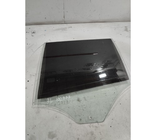 Стекло двери (заднее левое)