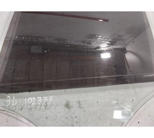 Стекло двери (заднее левое)