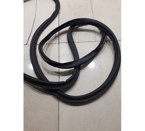 Уплотнитель багажника