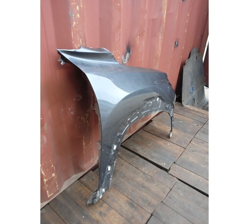 Крыло переднее правое