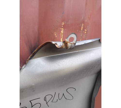 Крыло переднее правое