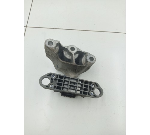 Опора двигателя (левая)