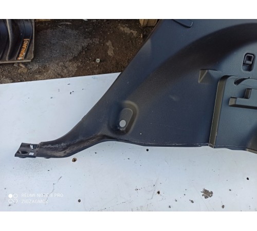 Обшивка багажника (задняя правая)