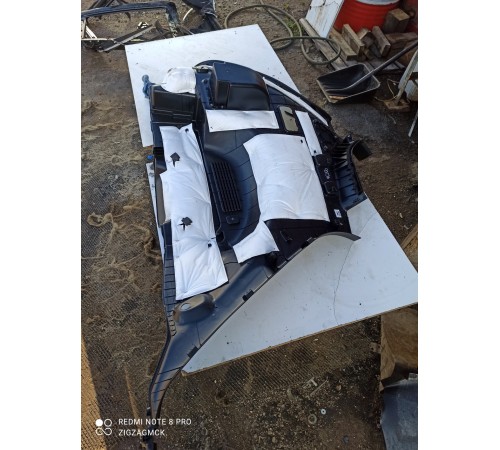 Обшивка багажника (задняя правая)