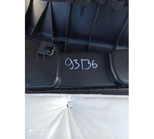 Обшивка багажника (задняя правая)