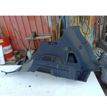 Обшивка багажника (задняя правая)