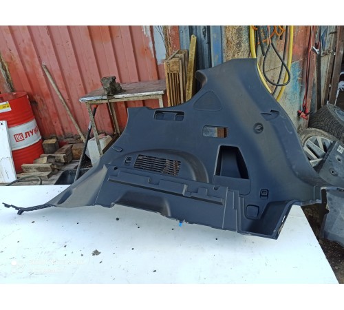 Обшивка багажника (задняя правая)