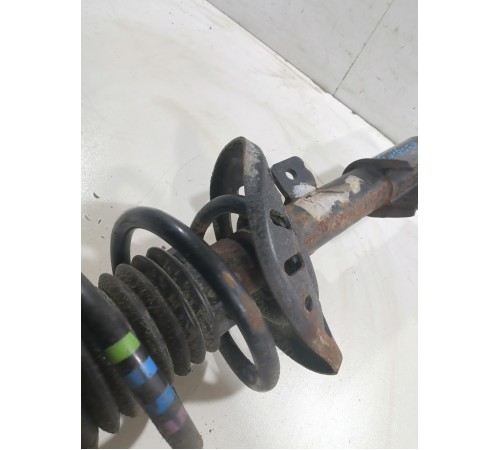 Амортизатор подвески передний правый в сборе