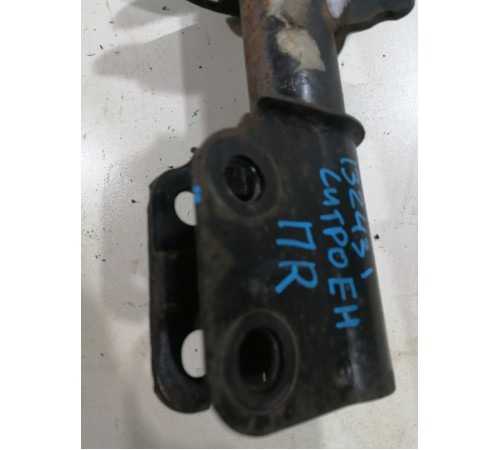 Амортизатор подвески передний правый в сборе