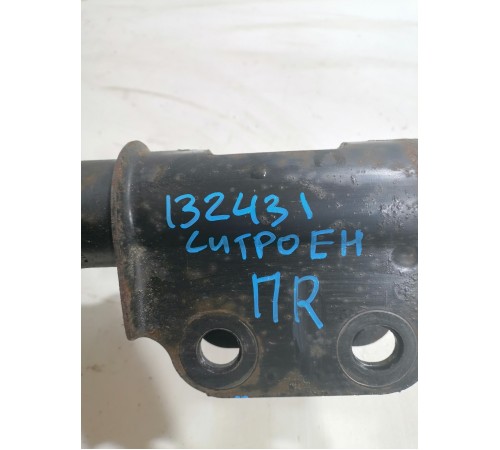 Амортизатор подвески передний правый в сборе