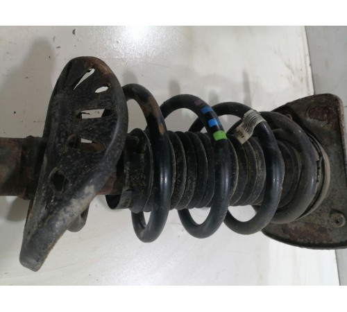 Амортизатор подвески передний правый в сборе