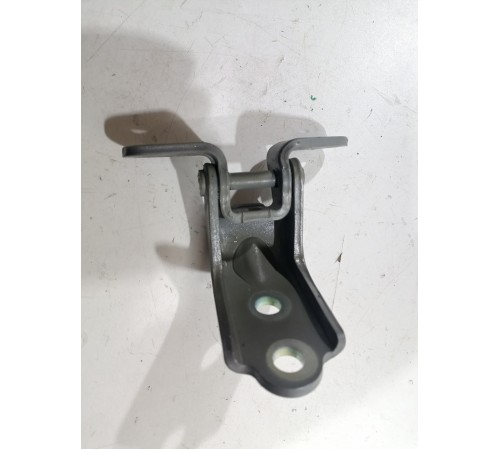 Петля двери передняя правая (верхняя)