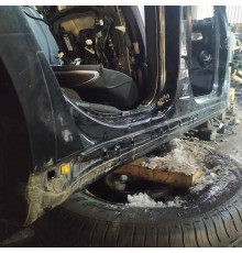 Порог со стойкой(правый)