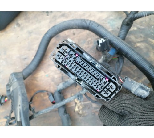 Электропроводка подкапотная с блоком предохранителей