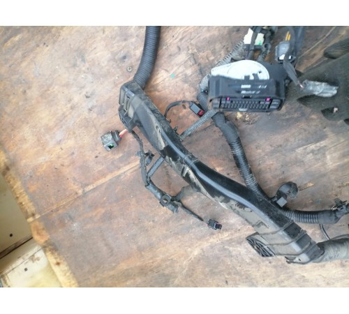 Электропроводка подкапотная с блоком предохранителей