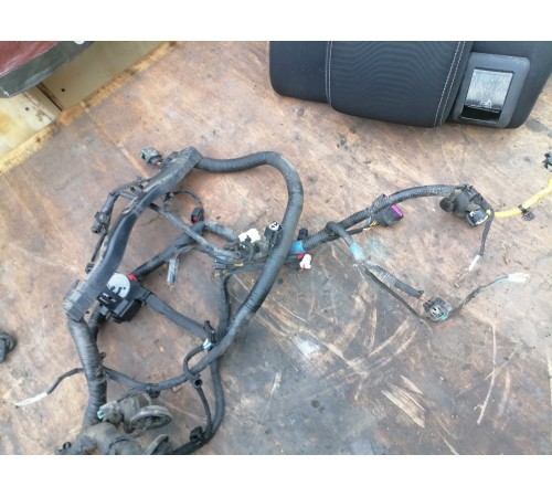 Электропроводка подкапотная с блоком предохранителей