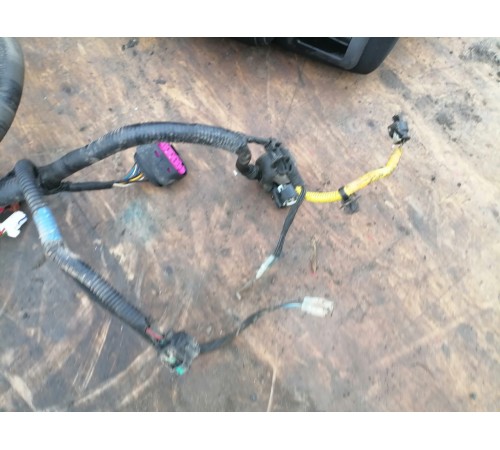 Электропроводка подкапотная с блоком предохранителей