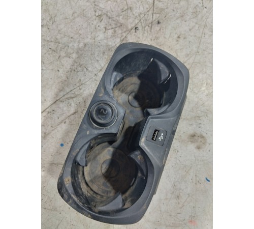 Подстаканник центральной консоли