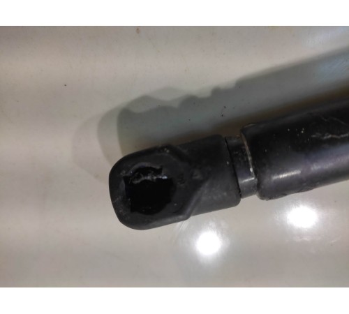 Амортизатор капота