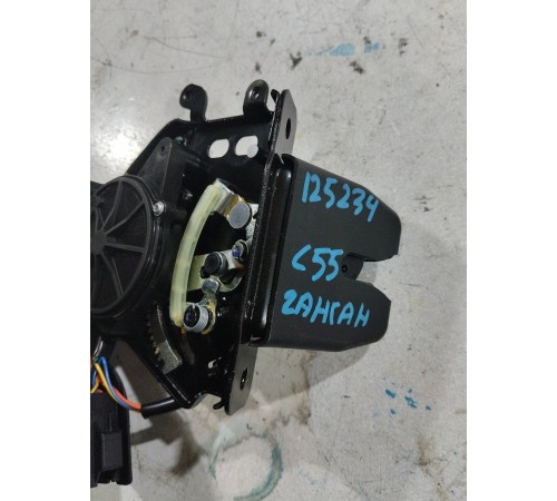 Замок крышки багажника