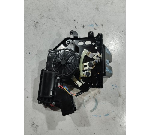 Замок крышки багажника