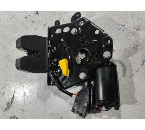 Замок крышки багажника