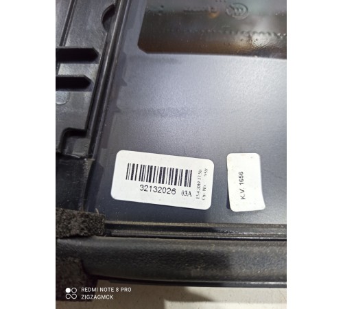 Стекло двери задней правой (форточка)