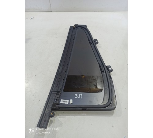 Стекло двери задней правой (форточка)