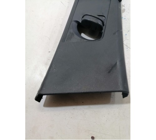 Обшивка центрально стойки (верхняя) правая