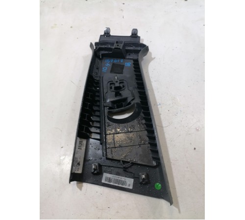 Обшивка центрально стойки (верхняя) правая