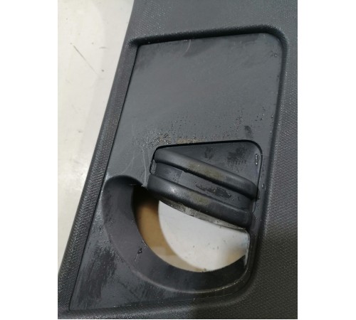 Обшивка центрально стойки (верхняя) правая