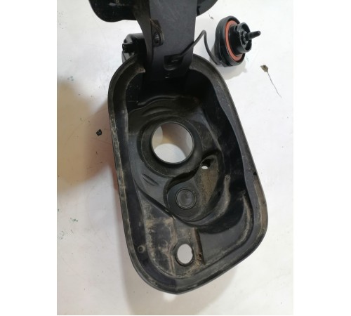 Лючок бензобака в сборе