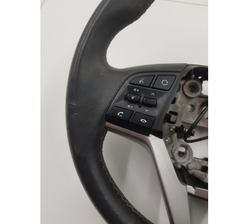Рулевое колесо в сборе с многофункциональными кнопками