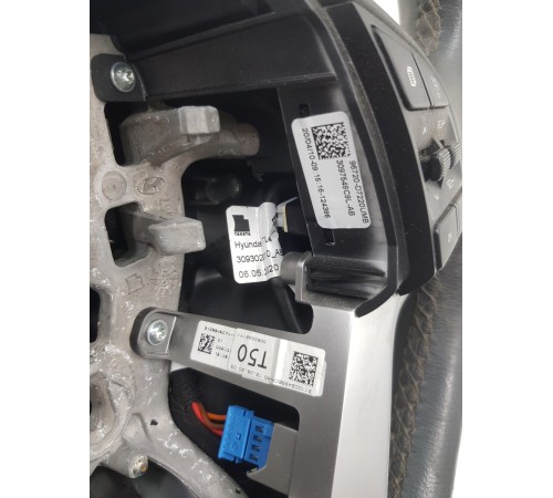 Рулевое колесо в сборе с многофункциональными кнопками