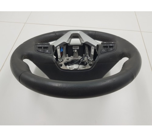 Рулевое колесо в сборе с многофункциональными кнопками
