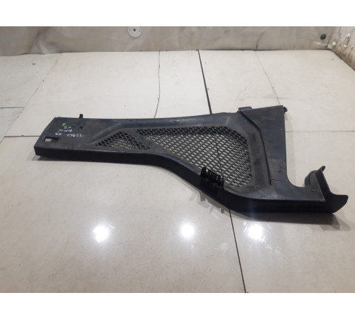 Решетка воздухозаборника жабо правая