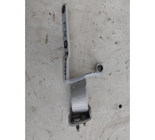 Петля крышки багажника(левая)