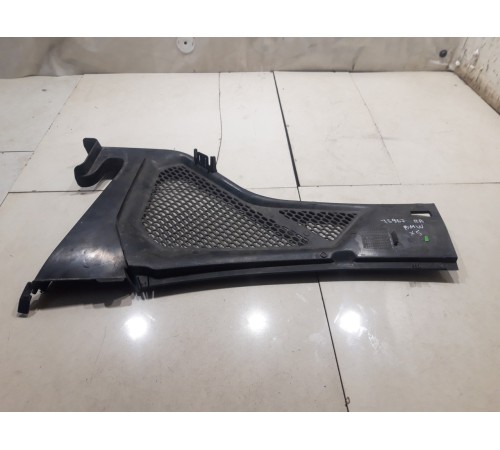 Решетка воздухозаборника жабо правая