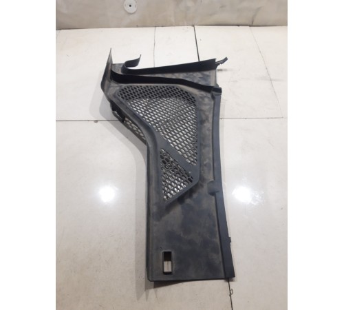 Решетка воздухозаборника жабо правая