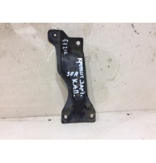 Кронштейн замка капота