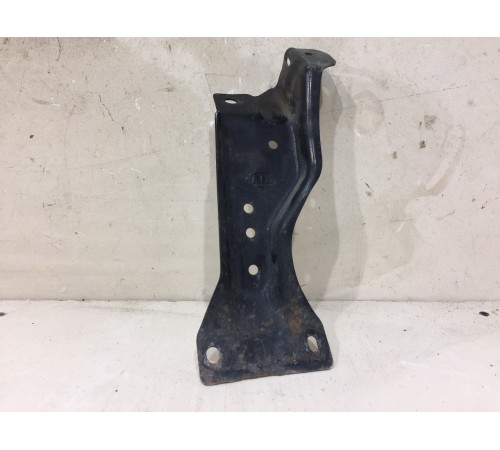 Кронштейн замка капота