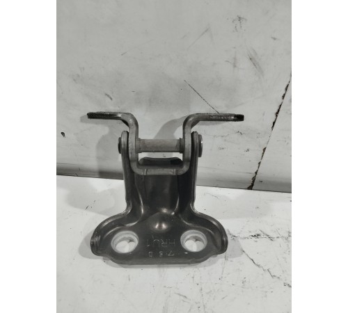 Петля двери(задняя левая верхняя)