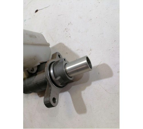 Главный тормозной цилиндр с бачком