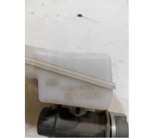 Главный тормозной цилиндр с бачком