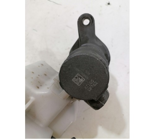 Главный тормозной цилиндр с бачком