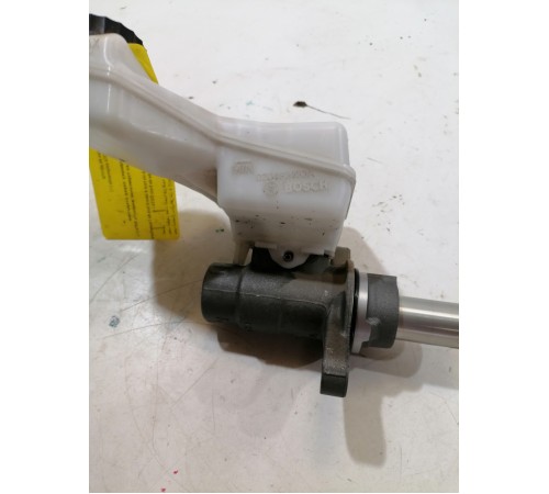 Главный тормозной цилиндр с бачком