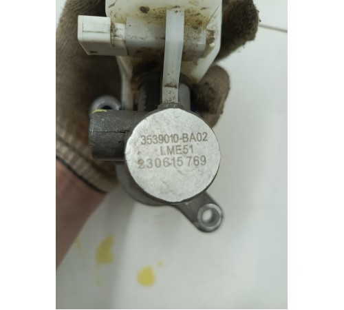 Главный тормозной цилиндр с бачком