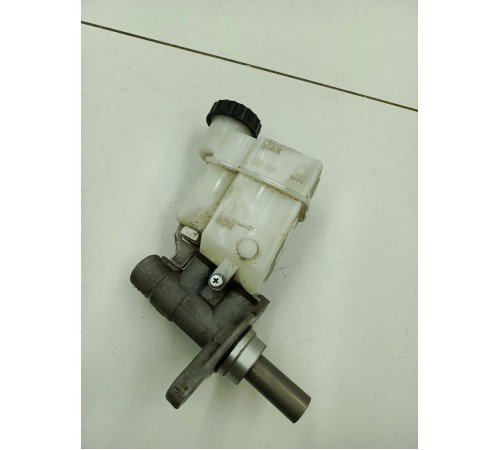 Главный тормозной цилиндр с бачком