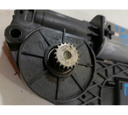 Моторчик люка передний