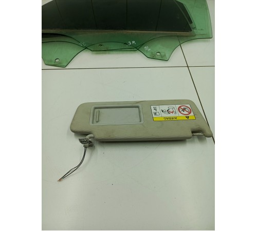 Козырек солнцезащитный правый